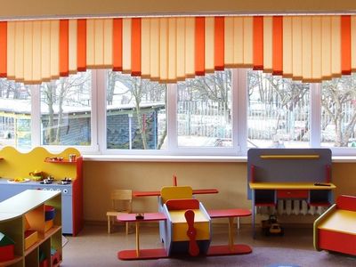 Жалюзи и рулонные шторы для детского сада